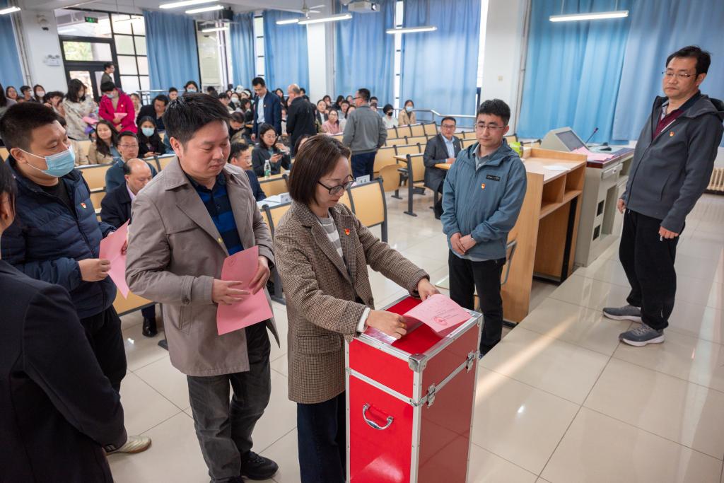 万象城AWC党委召开换届选举党员大会