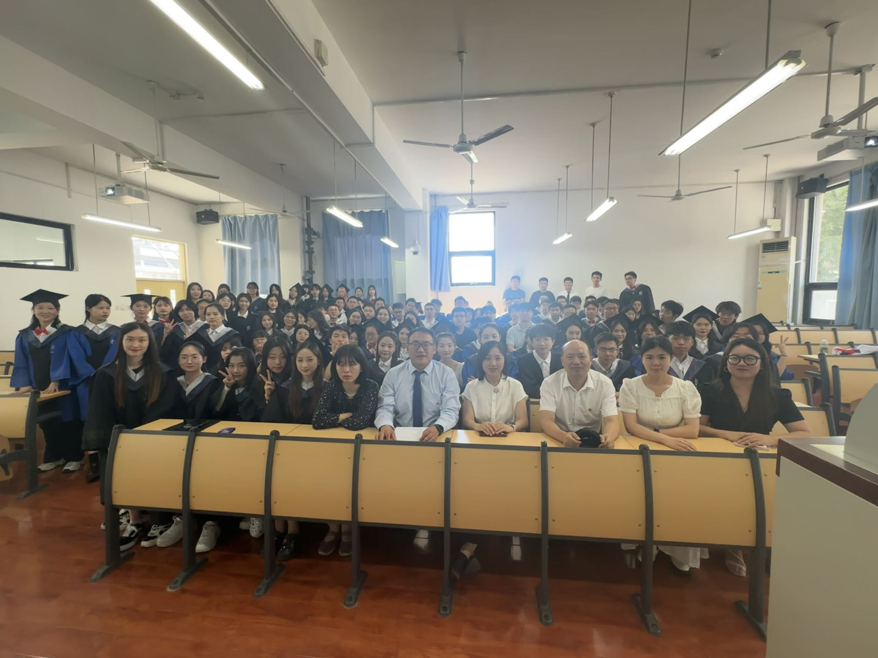 万象城AWC顺利召开2024届毕业生离校教育大会